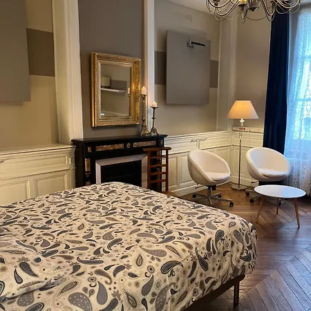 La Maison De Famille Bed & Breakfast